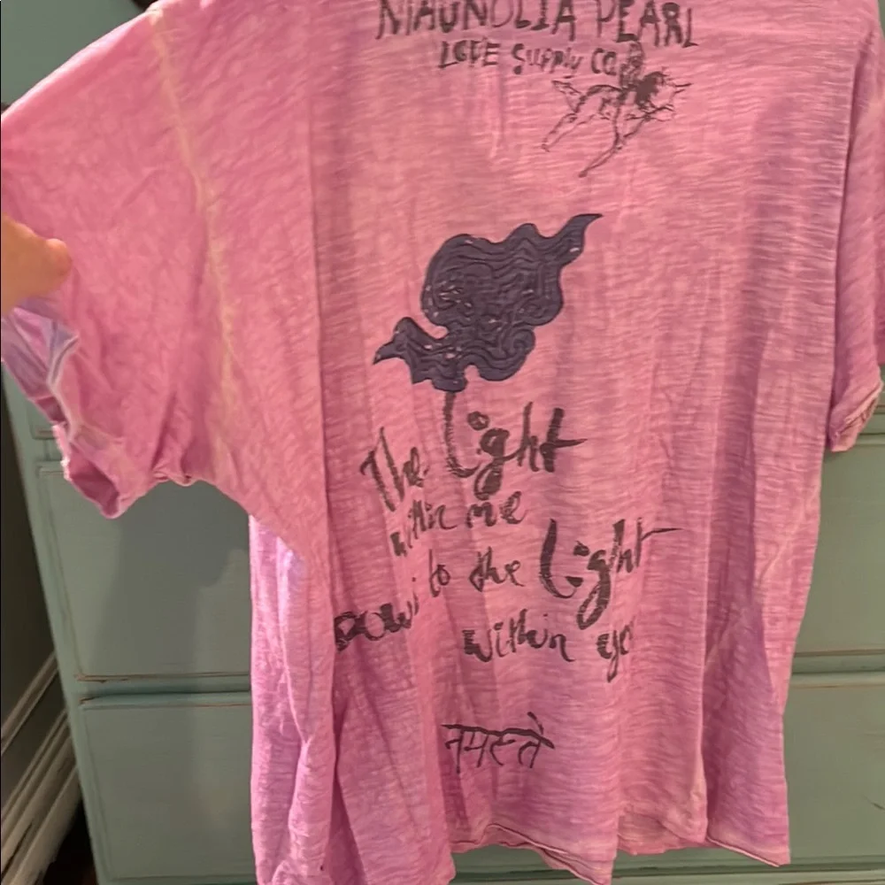 Magnolia Pearl Love Supply Co. Cherub Logo Kathmandu Azalea Short Sleeve Top - Picture 2 of 10